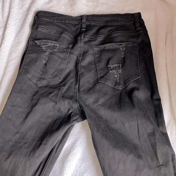 Fashion nova black ripped jeans - Picture 2 of 2